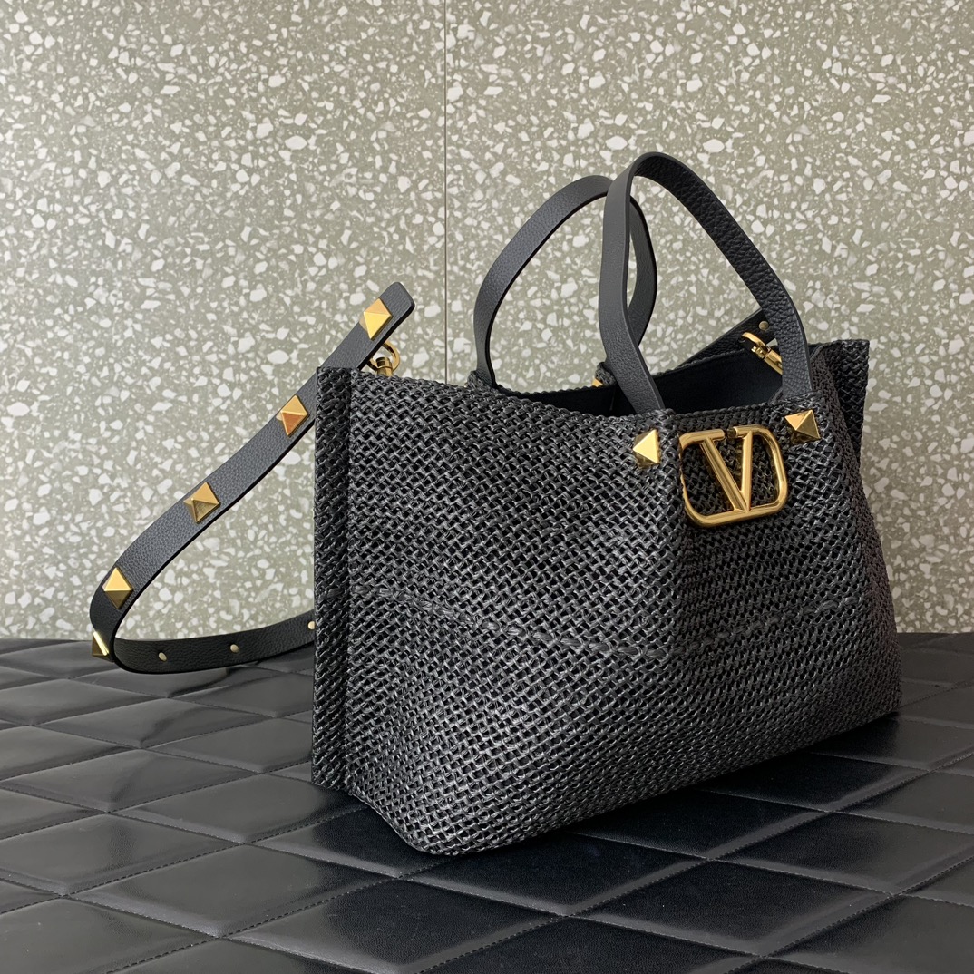 Valentino Garavani Medium Shoulder Bag in Black Synthetic Raffia 